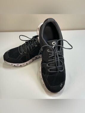 On Cloud Running Shoes Womens Size 8 Black &  White CloudTec Swiss Engineering